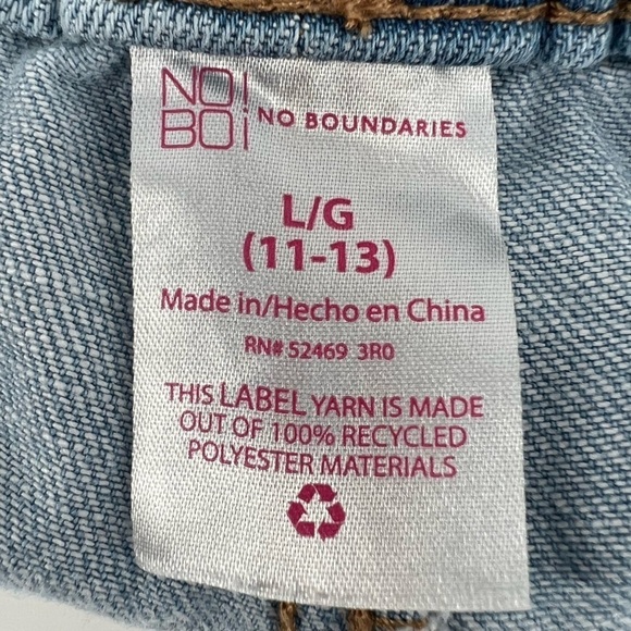 No Boundaries Distressed Cut Off Jean Shorts Size 11/13 Women’s - Picture 2 of 4